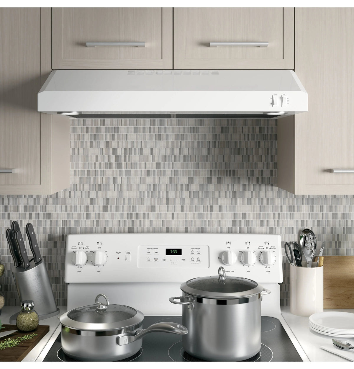 GE - 30" Convertible Range Hood - White on white