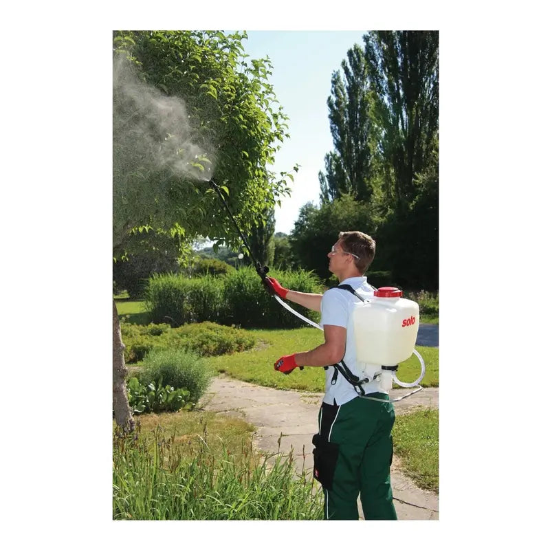 Solo 425 Backpack Sprayer – 4-Gallon Piston Pump, Adjustable Pressure, UV-Resistant Tank