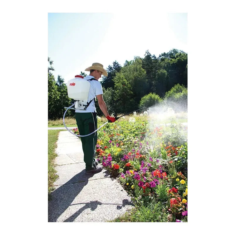 Solo 425 Backpack Sprayer – 4-Gallon Piston Pump, Adjustable Pressure, UV-Resistant Tank
