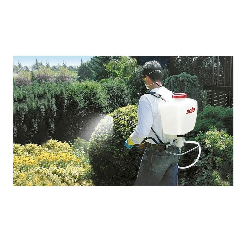 Solo 425 Backpack Sprayer – 4-Gallon Piston Pump, Adjustable Pressure, UV-Resistant Tank